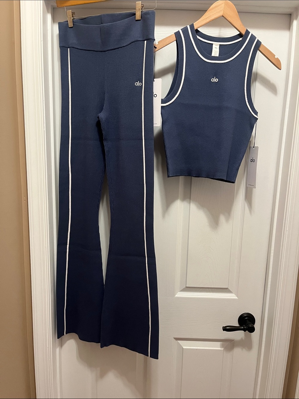 ALO Yoga high line tank and Flare Knit Pants with bluestone/White Trim